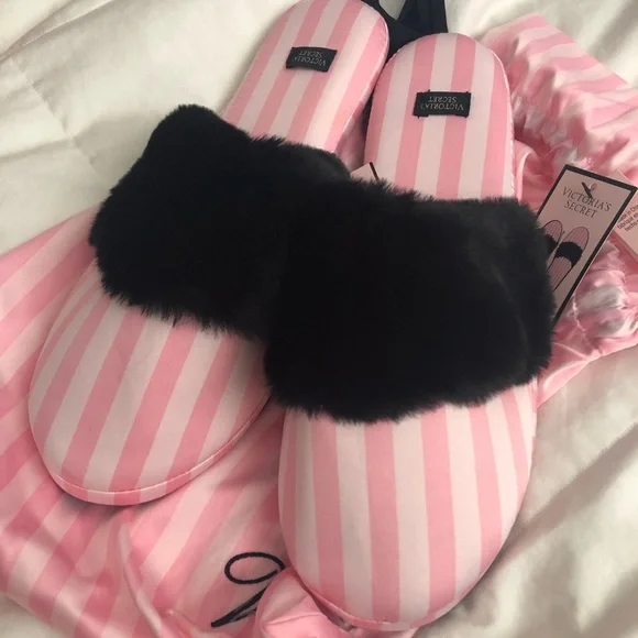 Victoria’s Secret Striped Slippers with pouch - Picture 4 of 6